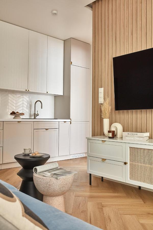 Zoli Stork - Hubnera 5 * Warschau